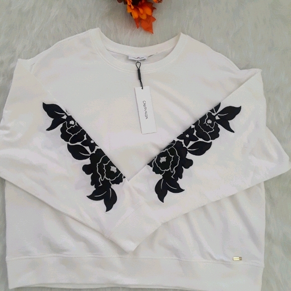 Calvin Klein Sweater - Picture 1 of 7